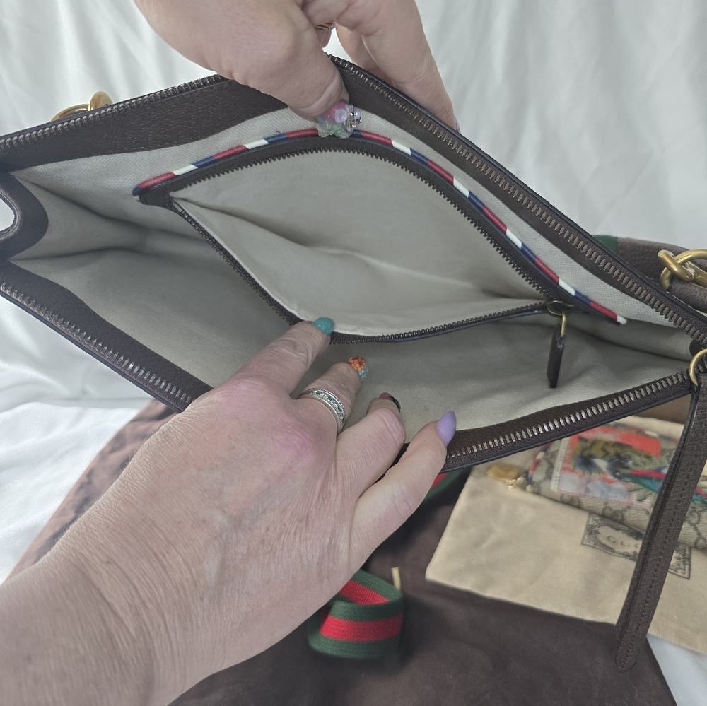 Gucci GG Limited Edition Supreme Courrier Messenger Crossbody Bag - Picture 7 of 12